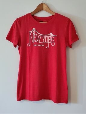 New Balance TCS NYC Marathon 2019 Red Graphic Tee Brooklyn Bridge 26.2 - Large
